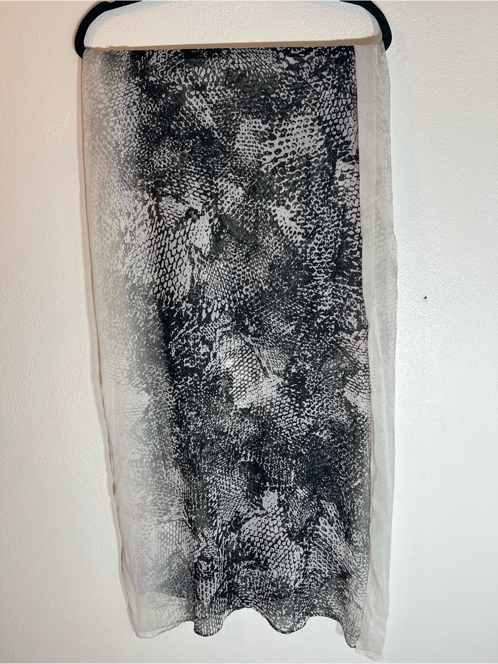 Dana Buchman Snakeskin Print Wrap/Scarf Black White Gray Lightweight Sheer